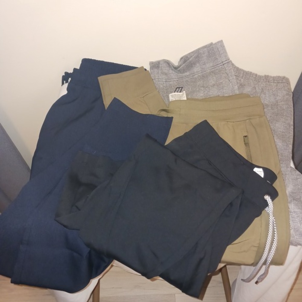 4 Comfortable Lounge jogger pants A NewDay,‎ yogalicious, mondetta,
max Studio